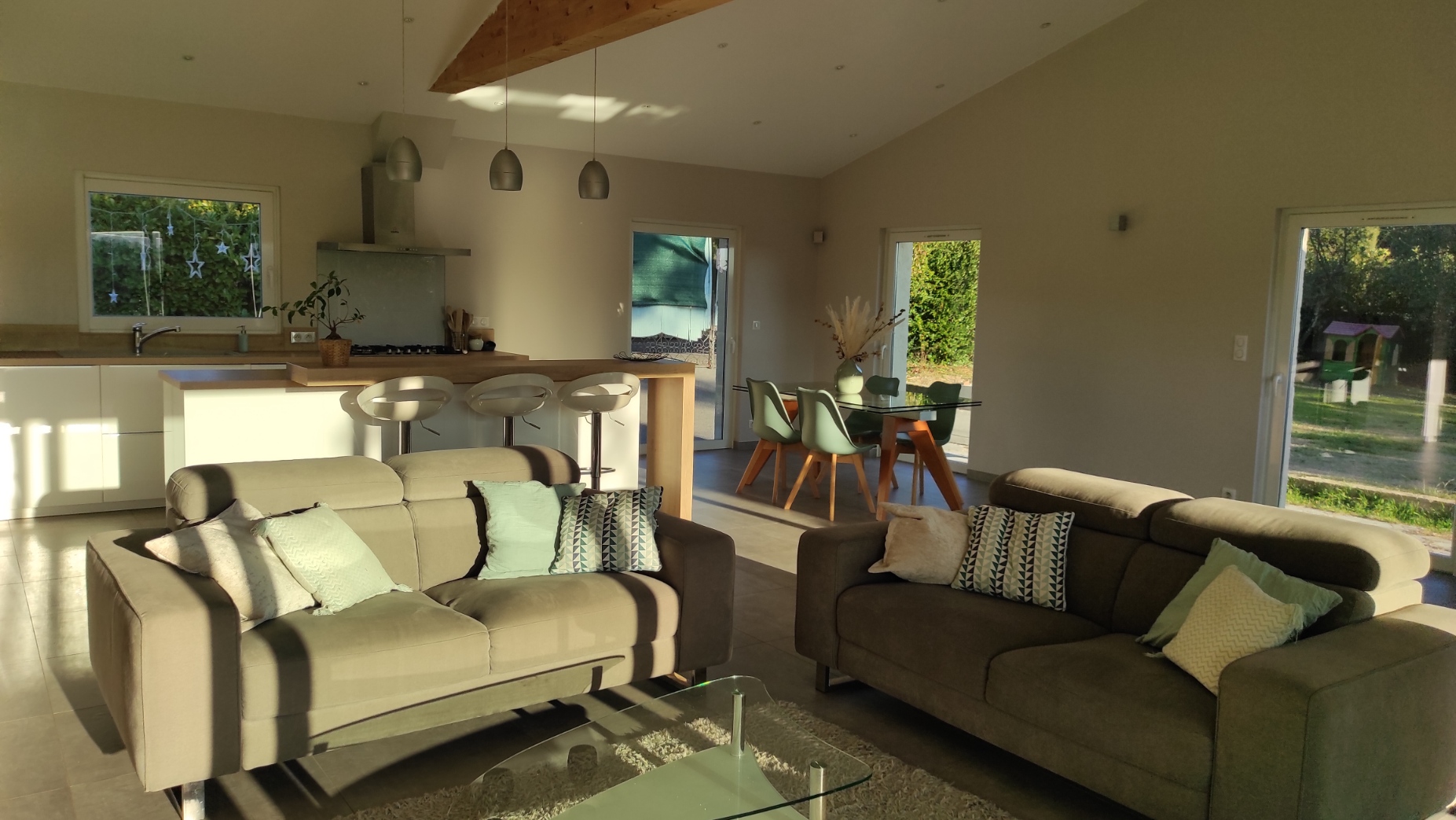 Lauriers-Salon-Vue cuisine